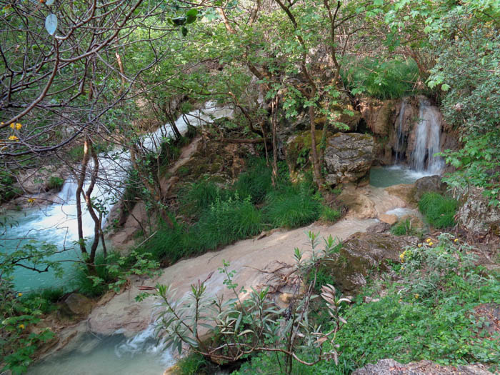 die Polilimnio-Wasserfälle in Messenien sind eine intime Miniaturausgabe der viel berühmteren Nationalparks Krka und Plitvice in Kroatien
