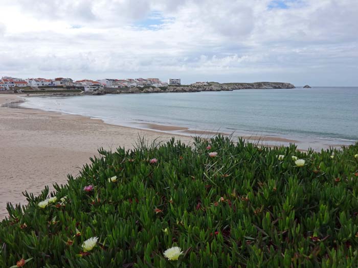 die Praia do Baleal mit der Stadt Peniche und dem Cabo Carvoeiro