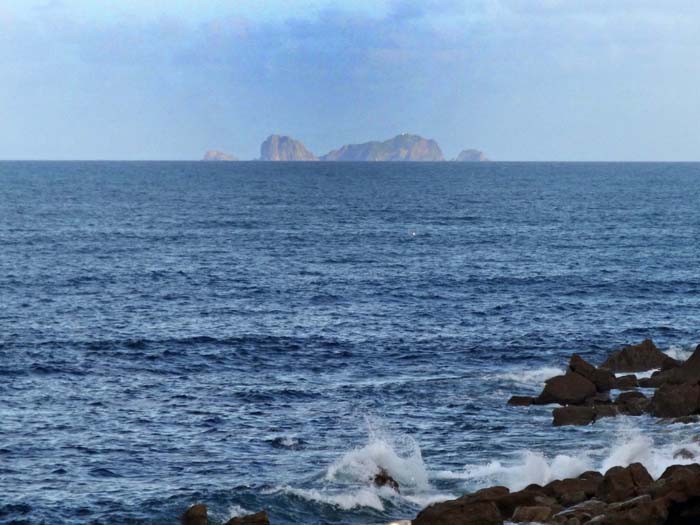zwölf Kilometer vor der Küste die Berlenga-Inseln, ein Vogelschutzgebiet mit altem Fort und spektakulären Steilküsten, in einer Stunde per Fähre zu erreichen