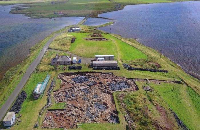 Ness of Brodgar war schon vor fünfeinhalbtausend Jahren eine der größten Zeremonialstätten der britischen Inseln, ...