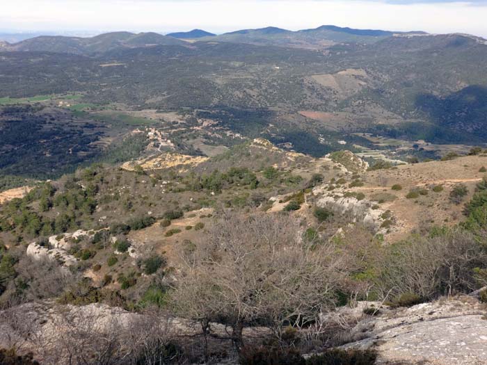 Tiefblick vom Vorgipfel über den gesamten NO-Kamm auf Albarca