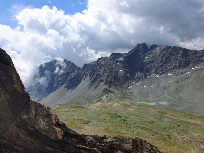 im Süden Daberlenke und der Panargenkamm: von rechts Keesegg, Panargenscharte und Alplesspitze im Süden Daberlenke und der Panargenkamm: von rechts Keesegg, Panargenscharte und Alplesspitze