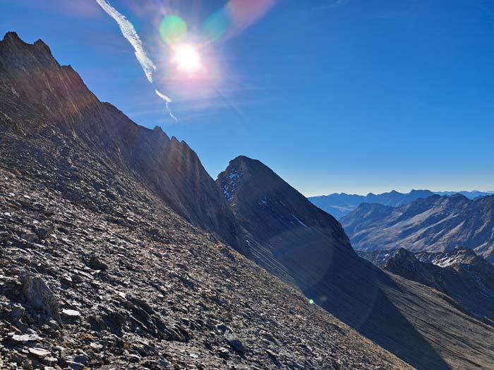 selbst noch von hier oben scheint der NW- noch höher als der Hauptgipfel selbst noch von hier oben scheint der NW- noch höher als der Hauptgipfel