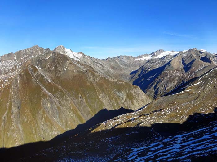Blick übers Daber- und Umbaltal auf Rötspitze und Dreiherrnspitze Blick übers Daber- und Umbaltal auf Rötspitze und Dreiherrnspitze