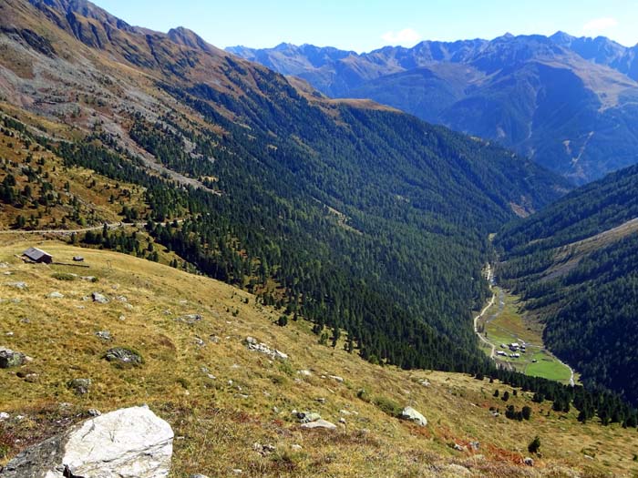 ... und über Durfeldalm und Knappengruben erst viel weiter unten ins Tal gelangen ... und über Durfeldalm und Knappengruben erst viel weiter unten ins Tal gelangen