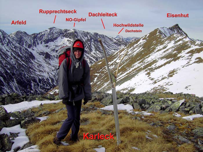 schon wesentlich spannender von SO (Karleck); Ulli mit Gleitschirm auf dem Weg zum Eisenhut Ende November 2006 (s. Archiv) 
