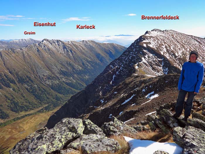 aus dem Sattel nw. des Brennerfeldecks steigen wir über den SO-Kamm auf den ersten Gipfel, das Arfeld, 2491 m; Blick nach SO