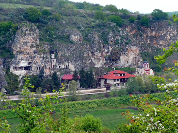anderntags hat es ausgeregnet und wir beginnen im nur wenige Kilometer südlich gelegenen Dorf Basarbovo unseren Streifzug durch den Naturpark Rusenski Lom