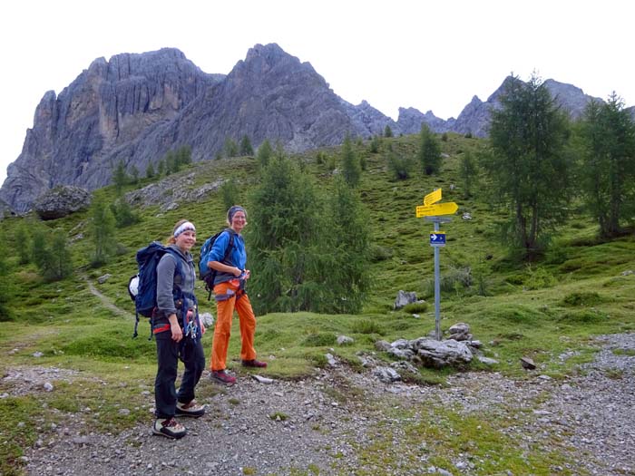 beim Marcher-Stein vom Weg zur Karlsbader Hütte links ab; unser erstes Ziel: die Kleine Laserzwand (oberhalb von Ulli)