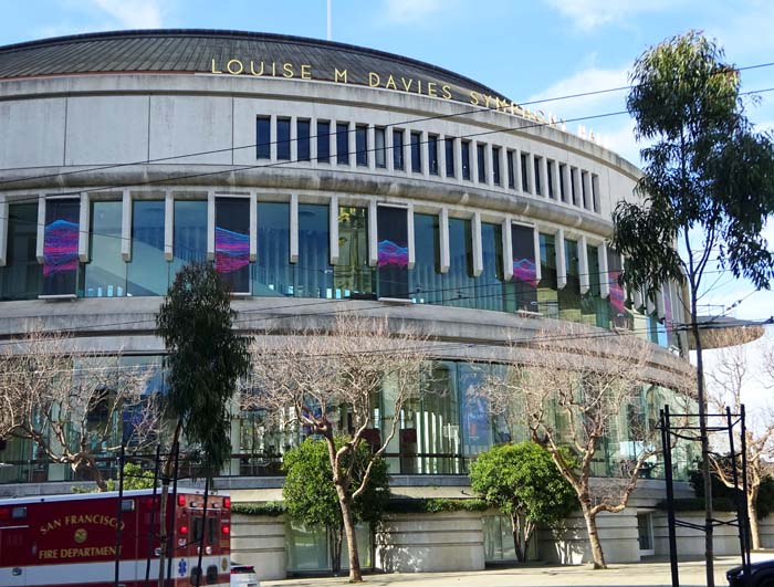 ... steht die Davies Symphony Hall mit knapp 2800 Sitzplätzen ...