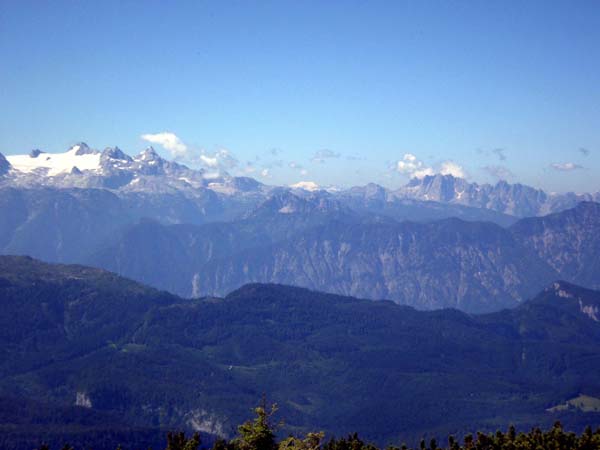 prachtvoller Gipfelblick nach S auf Dachstein und Gosaukamm
