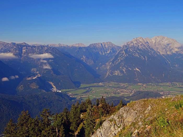 im Westen die Berchtesgadener Alpen (Schneibstein und Kuchler Kamm s. Archiv)