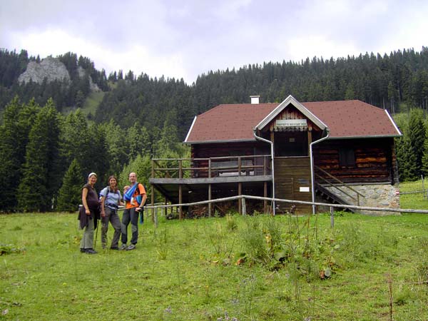 die Amaißwies Hütte am Abstieg zur Wasseralm-Forststraße
