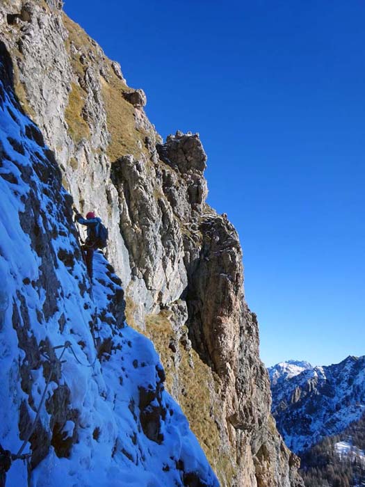 der Klettersteig ist nur mit A/B bewertet, bei den herrschenden Verhältnissen beruhigt das Klettersteigset aber die Nerven