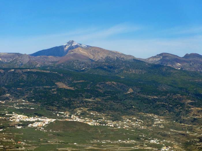 ganz im Süden, 500 m über dem internationalen Flughafen Reina Sofia, liegt die gemütliche Landstadt Granadilla, nochmals 3000 m höher der Teide