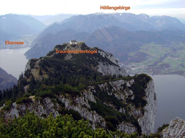 Blick von der Gmundner Hütte nach SSW auf die Traunkirchnerkogelhütte ...