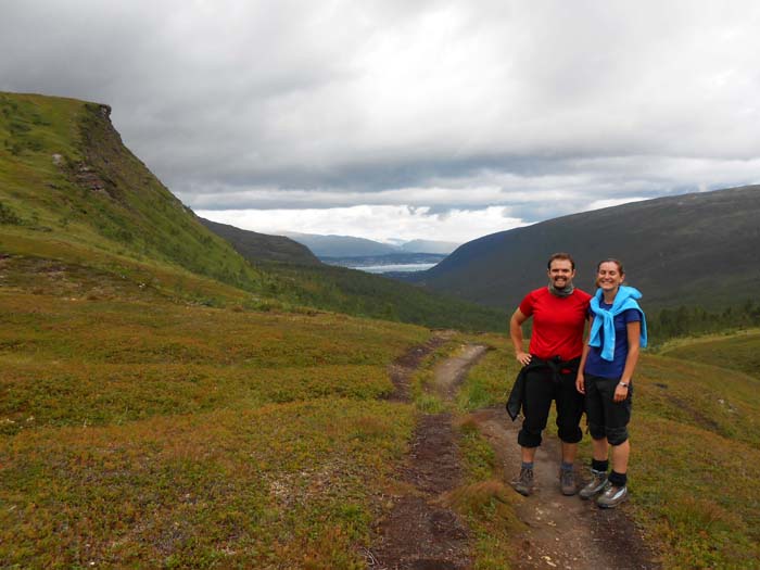 Hedi und Peter scheint das nicht zu stören; Blick übers Tal hinaus nach Tromsø