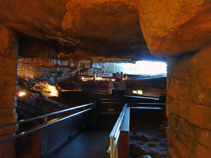 nicht weit hinter dem Ort besuchen wir das Museo de Altamira, eine der bedeutendsten Fundstätten prähistorischer Kunst in Europa; aufgrund des stetig anwachsenden Besucherstromes darf nur mehr ein naturgetreuer Nachbau der Höhle besichtigt werden