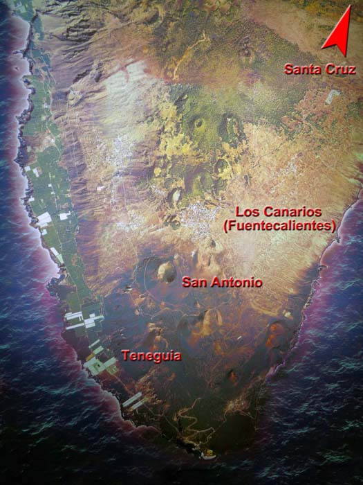 die Südspitze La Palmas, deutlich zu sehen die vielen Vulkane der Cumbre Vieja; die weißen Rechtecke sind Bananenplantagen
