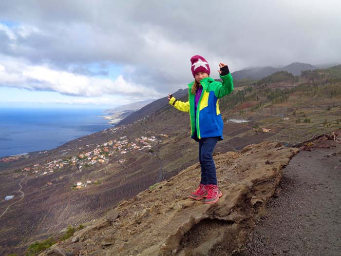 Blick vom Grat auf die Westküste von La Palma