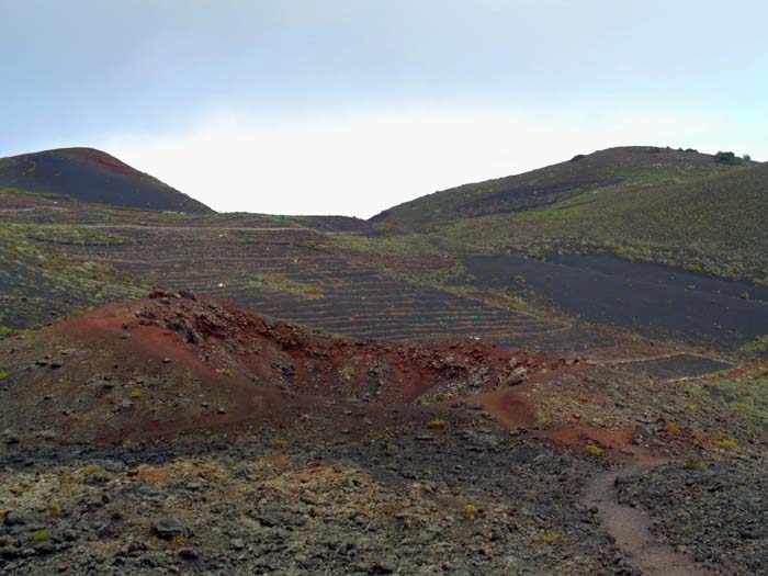 ein kleiner Nebenkrater auf dem Weg zu unserem zweiten Vulkan