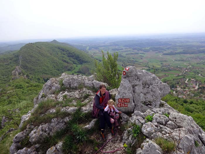 Blick nach OSO gegen Slawonien, in dessen Waldgebirgen sich ebenfalls ein paar Klettergärten verstecken