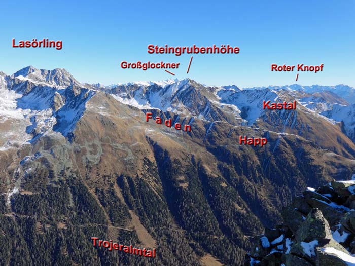 hinter dem östlichen Lasörlingkamm ist gerade noch der höchste Berg Österreichs auszumachen