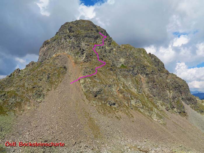 durch seine wilde SO-Flanke führt ein markierter Kletteranstieg mit einigen satten 2er-Passagen