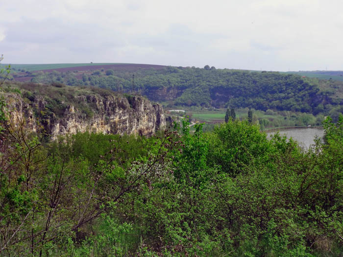 nur wenige Kilometer südlich davon beginnt der Naturpark Rusenski Lom; Blick auf den Klettergarten Basarbovo
