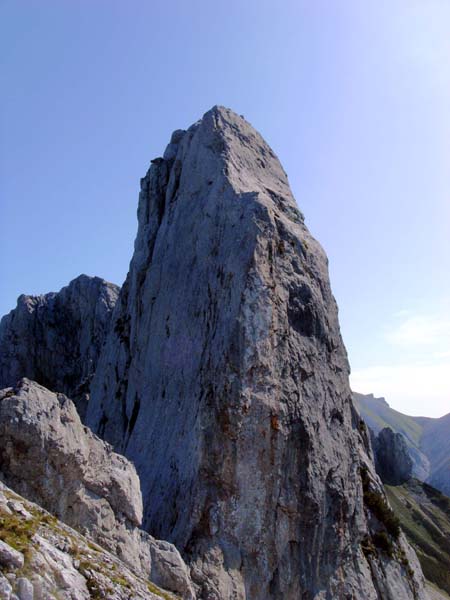 hinter dem Gipfel des Kl. Festlbeilsteins türmt sich die nächste Etappe auf - die ungeheuer elegante „große“ Westkante