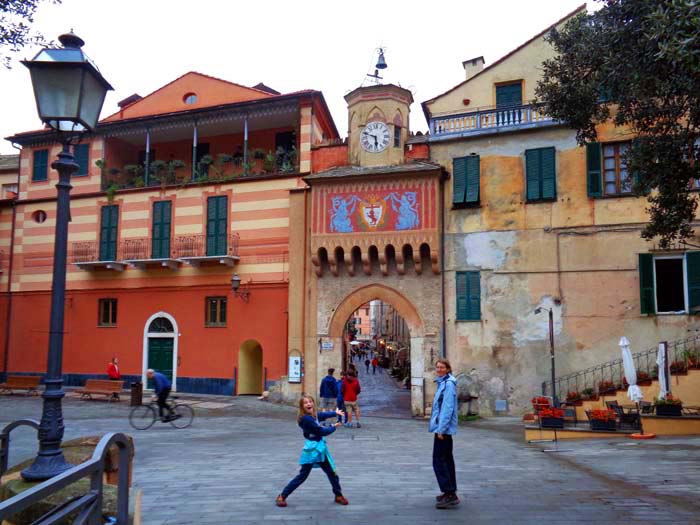 die Porta Testa, eines der vier Stadttore der mittelalterlichen Stadt Finalborgo