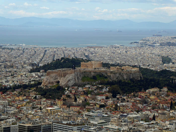 im Athens Climbing Guidebook sind 33 der wichtigsten Klettergebiete mit über 1100 Routen im Umkreis von einer Stunde ab Zentrum der griechischen Hauptstadt aufgenommen