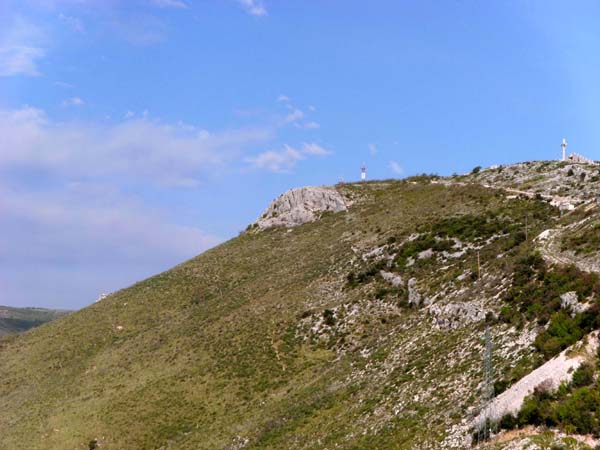 Auffahrt zur Kammhöhe des Kozjak-Massivs oberhalb von Kaštel Stari; genau in Bildmitte der obere Sektor des Klettergartens Malačka