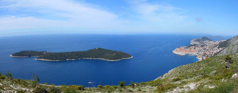auf dem Plateau wenige Kilometer südlich von Dubrovnik, oberhalb der Insel Lokrum, ist vom Touristenrummel nichts mehr zu spüren