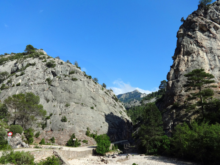 kurz vorher - bei einem interessanten Steinbruch mit Informationstafeln - der relativ neu eingerichtete Klettergarten La Marbrera