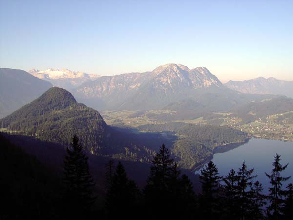Blick vom Landeplatz auf Altausseer See, Sarstein und Dachstein