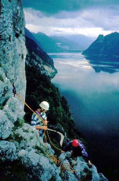 um das Jahr 2000 ist Ulli erstmals am Grat unterwegs; mit dem Gmundner Weg , 3+, verfügt das Klettergebiet bereits über eine abgesicherte Zustiegsvariante