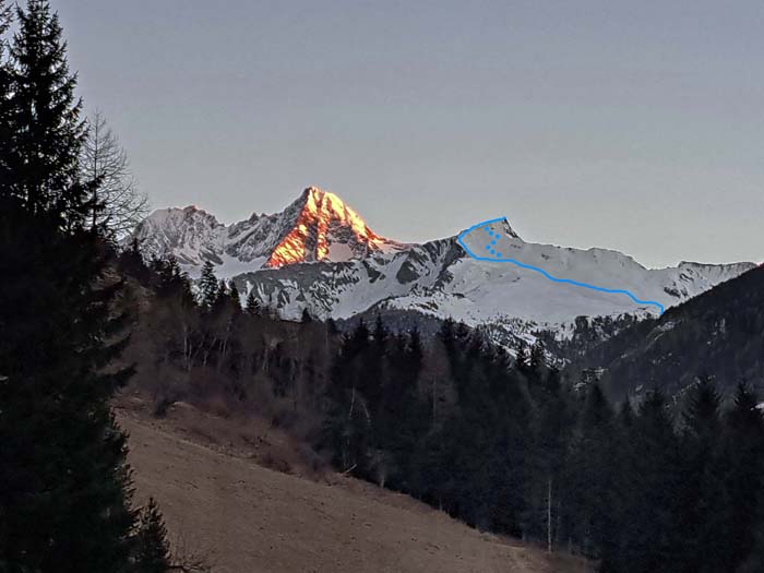 bei der Anfahrt durchs Kalser Tal schiebt sich das Figerhorn vor den höchsten Berg Österreichs