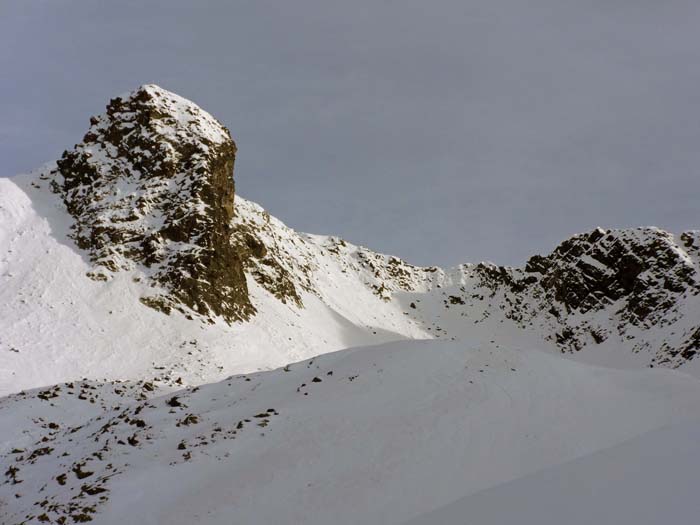die Sauspitze von W, rechts daneben der Gipfelhang des Grabenstein