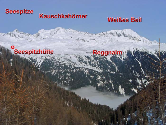 Rückblick von der Forststraße über der Ragötzlbachschlucht nach N zu den östlichsten Gipfeln des Panargenkammes