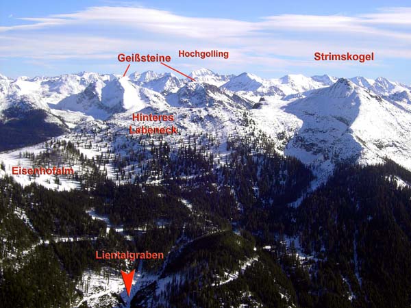im OSO der höchste Gipfel der Niederen Tauern; im Vordergrund der Lientalgraben, eine abenteuerliche, direkte Waldabfahrt vom Hinteren Labeneck zur Zauchenseestraße