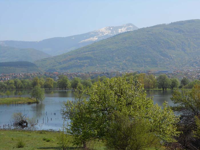 das malerischen Städtchen Plav liegt oberhalb des gleichnamigen Sees im äußersten SO Montenegros