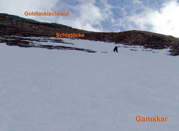 Erich bei der Materialbergung am nächsten Tag, die höchste Schneezunge des Gamskares erweist sich steiler als es von oben den Anschein hatte