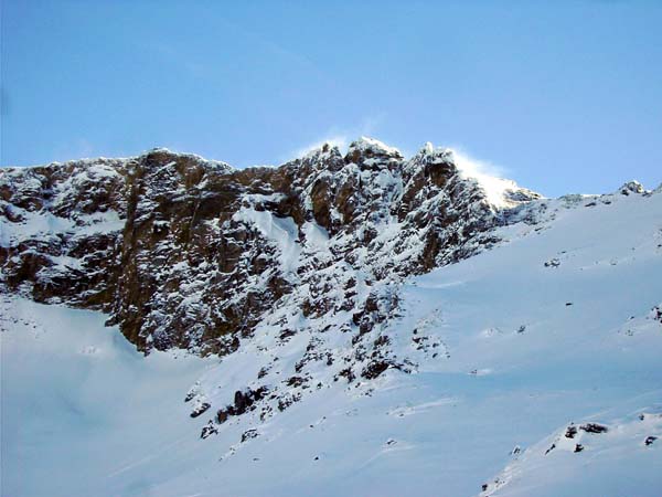 am letzten, steilsten Teil des Aufstieges; der vom Wind umtoste Gipfelgrat der Türchlwand
