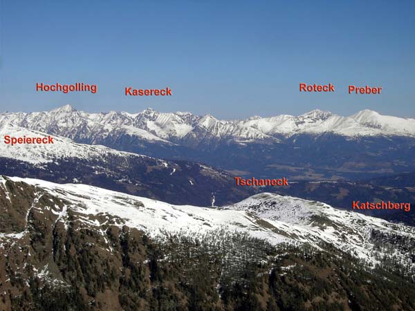 Blick vom Gipfel nach NO über den Lungau auf die Schladminger Tauern