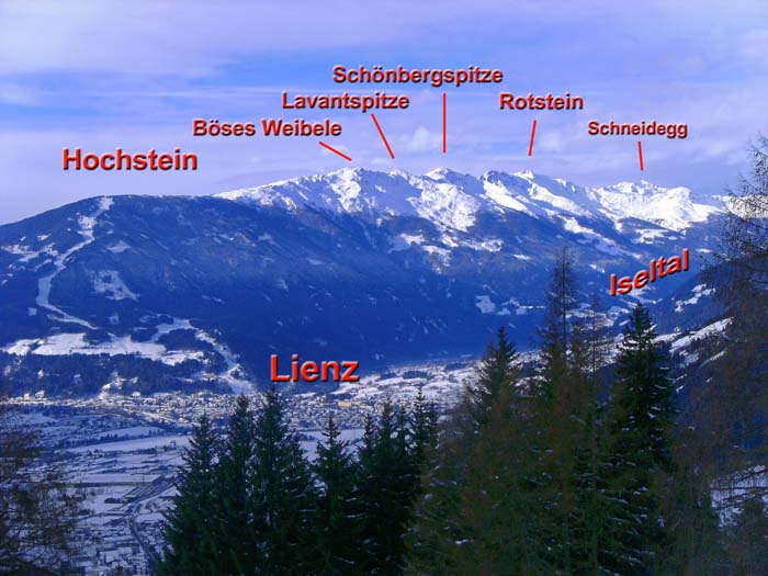 bald oberhalb der Ortschaft Stronach bietet sich dieser Blick auf den wirtschaftlichen und kulturellen Mittelpunkt Osttirols und die östlichen Villgratner Berge