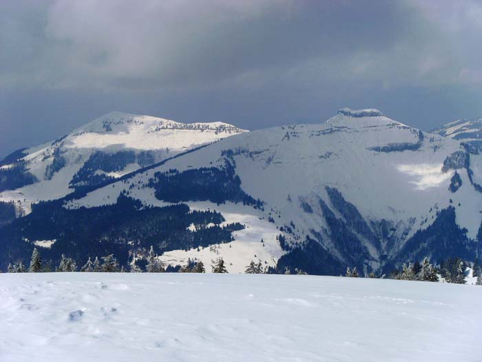 Gipfelpanorama am Trattberg: im NW Schlenken und Schmittenstein
